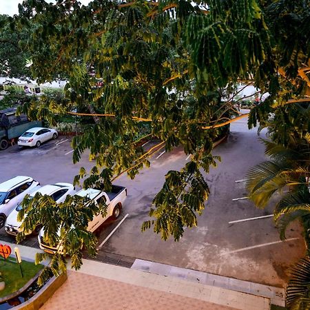 Maya'S Kings Kourt Mysore Ngoại thất bức ảnh